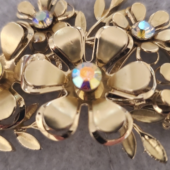 Coro Brooch Flower Pin - Picture 4 of 7